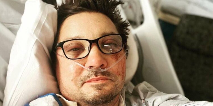 Jeremy Renner in ospedale (Instagram)