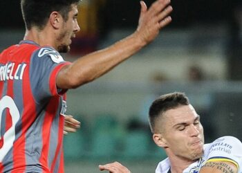 Foto Claudio Martinelli/LaPresse18 agosto 2019 Verona Italiasport calcioHellas Verona vs U.S. Cremonese - Coppa Italia 2019/2020 - Terzo turno - stadio “M.A. Bentegodi”.Nella foto: Tupta Lubomir e Ravanelli LucaPhoto Claudio Martinelli/LaPresseAugust 18th, 2019 Verona Italysport soccerHellas Verona vs U.S. Cremonese - Coppa Italia 2019/2020 - Third round - “M.A. Bentegodi” stadium.In the pic: Tupta Lubomir and Ravanelli Luca