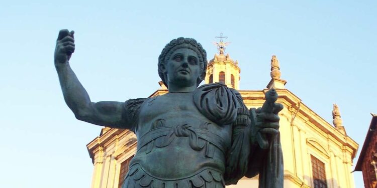 Milano, statua di Costantino imperatore (foto dal web)