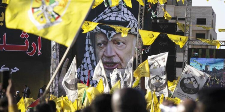 Yasser Arafat ritratto in un murales a Gaza (LaPresse)