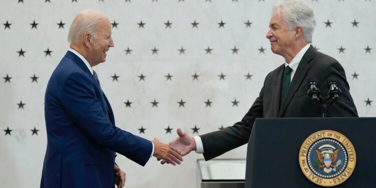 Joe Biden e William Burns (Foto: 2022, LaPresse)