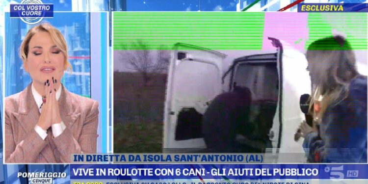 Barbara D'Urso nel momento in cui salta il collegamento (Pomeriggio Cinque, Canale 5, 2023)