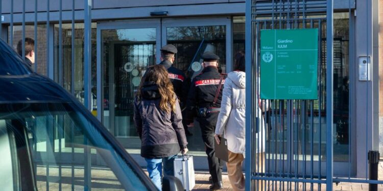 Milano - Ritrovamento di un ragazza morta allo Iulm (Foto: LaPresse)