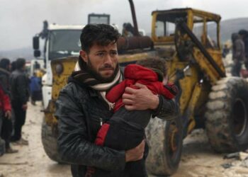 Una piccola vittima. Besnia, Siria, provincia di Idlib (LaPresse)