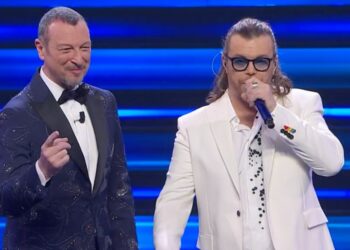 Amadeus con Gianluca Grignani a Sanremo 2023