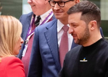 Giorgia Meloni con Volodymyr Zelensky al Consiglio Europeo (LaPresse)