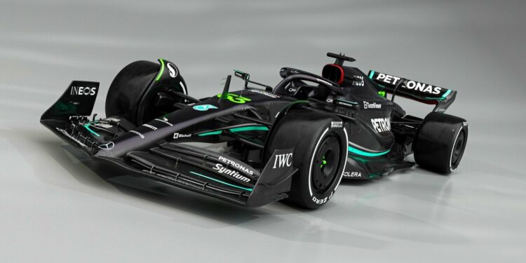 Diretta presentazione Mercedes 2023 (da Twitter @MercedesAMGF1)