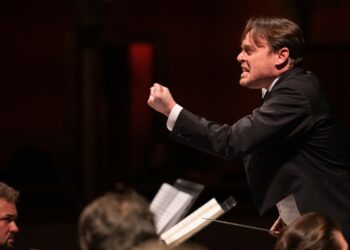 Michele Mariotti dirige il Requiem (foto di Fabrizio Sansoni)