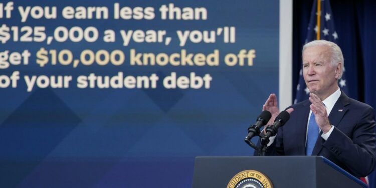 Biden, cancellazione debito studenti