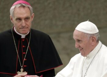 Papa Francesco con Mons. Gaenswein