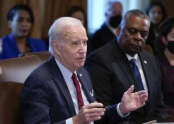 Il presidente Usa Joe Biden durante una riunione di Gabinetto alla Casa Bianca (LaPresse)