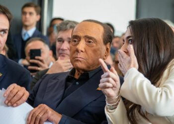 Berlusconi con Ronzulli e Cattaneao