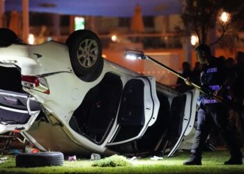 Auto contro la folla e spari sul lungomare di Tel Aviv (Foto: 2023, LaPresse)