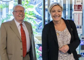 Jean-Marie Le Pen con la figlia Marine (Foto: 2014, LaPresse)