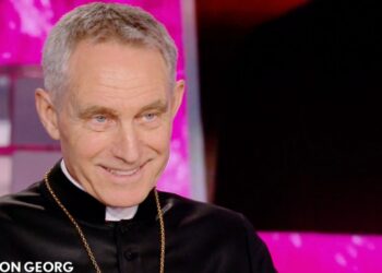 Padre Georg Gaenswein a Verissimo