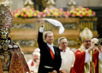 Cattedrale di Napoli, l'avvenuto miracolo di San Gennaro (LaPresse)