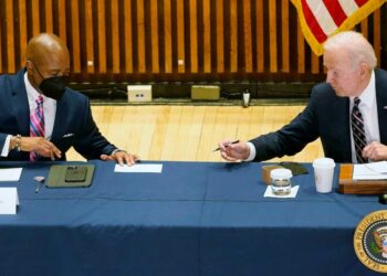 Eric Adams e Joe Biden (Foto: 2022, LaPresse)