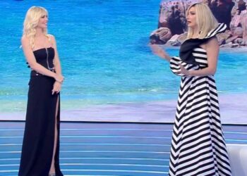 Ilary Blasi con Vladimir Luxuria all'Isola dei Famosi (Foto: Web)