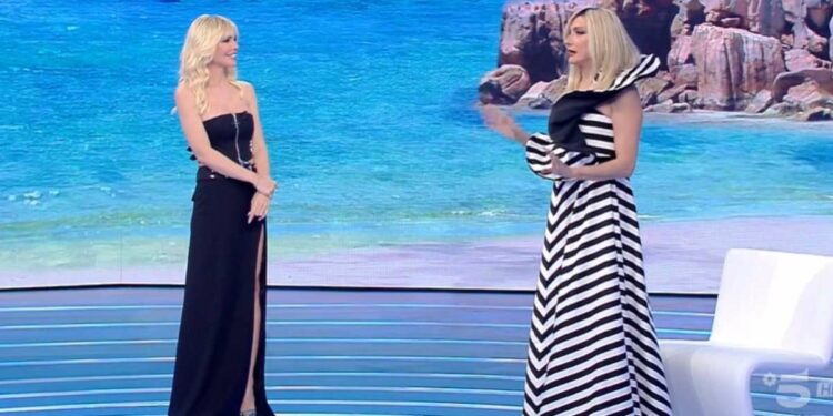 Ilary Blasi con Vladimir Luxuria all'Isola dei Famosi (Foto: Web)