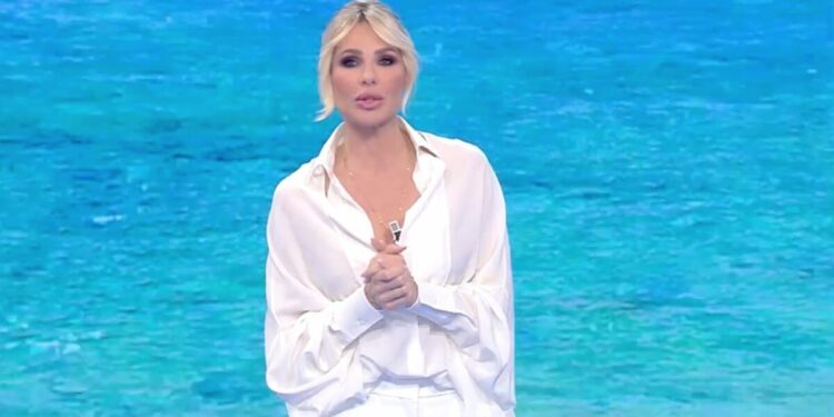 Ilary Blasi, Isola dei famosi