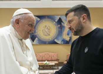 Papa Francesco e Volodymyr Zelensky (LaPresse(