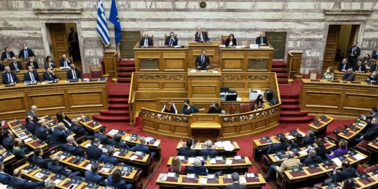 Mitsotakis al Parlamento greco (Lapresse)