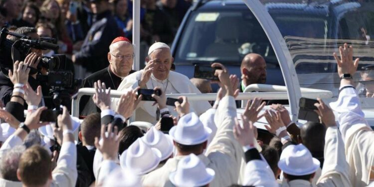 Papa Francesco in Ungheria (LaPresse)