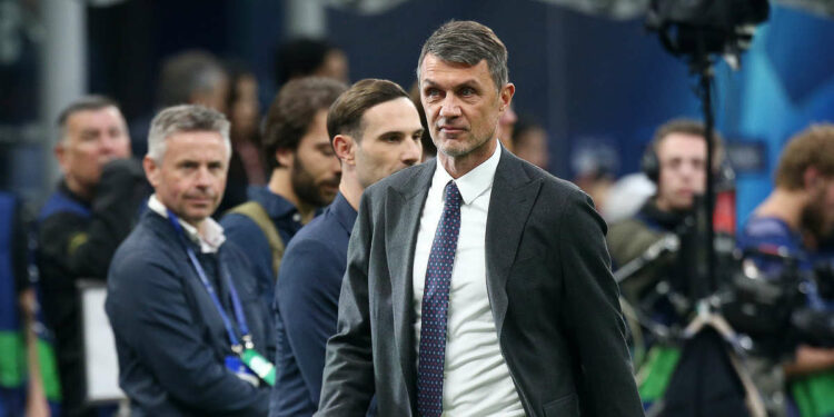 Paolo Maldini potrebbe lasciare il Milan? Improbabile ma possibile (Foto LaPresse)