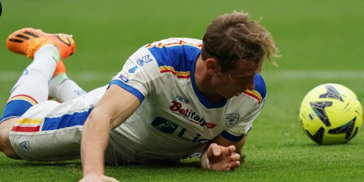 Federico Baschirotto con la maglia del Lecce (Foto LaPresse)