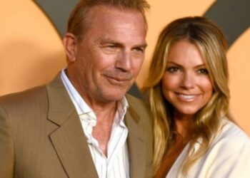 Kevin Costner e Christine Baumgartner. (Foto: Web)