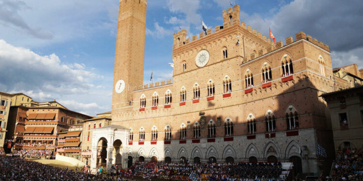 Palio piazza del Campo Siena